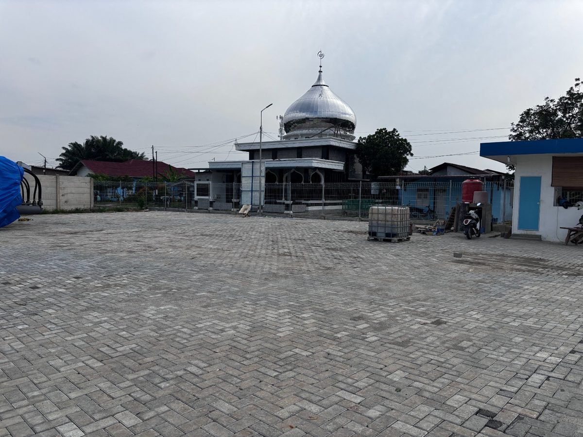 Pemasangan paving block di Tanjung Morawa